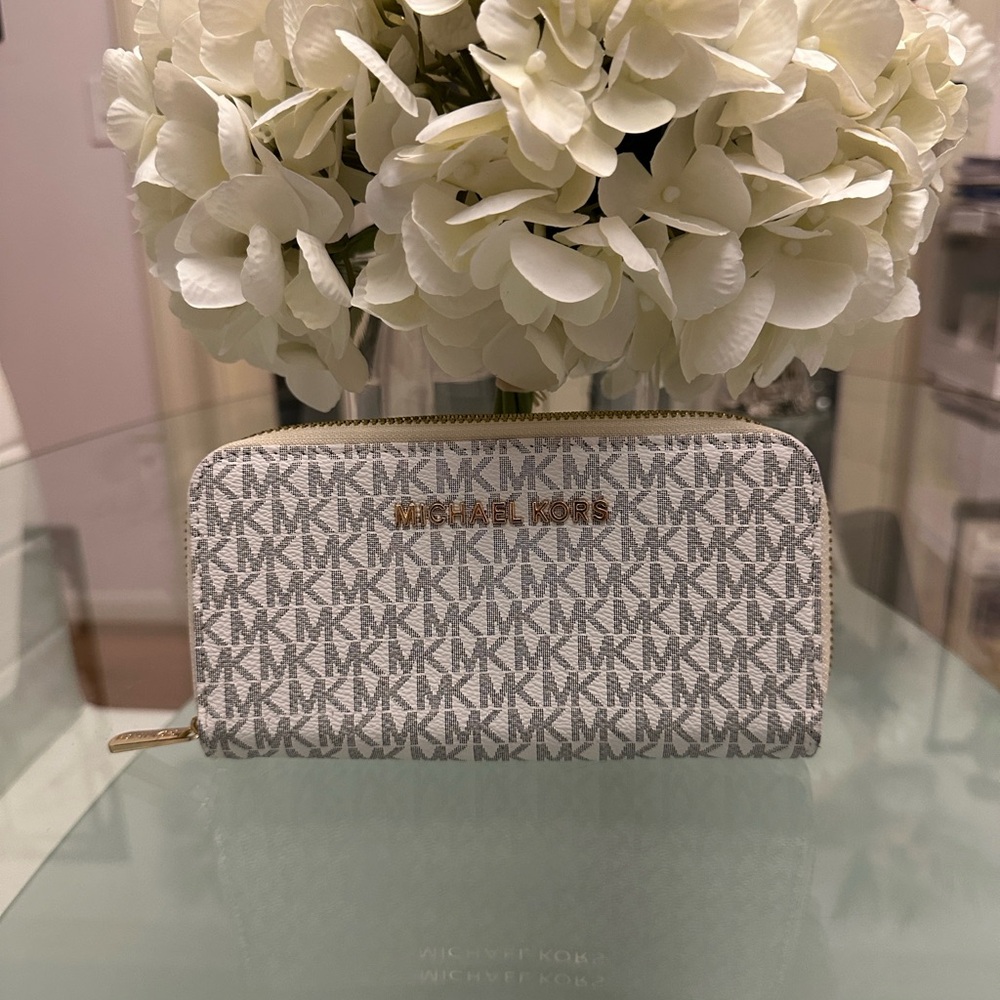Unbrand MK Cream and Gray Signature Zip Wallet